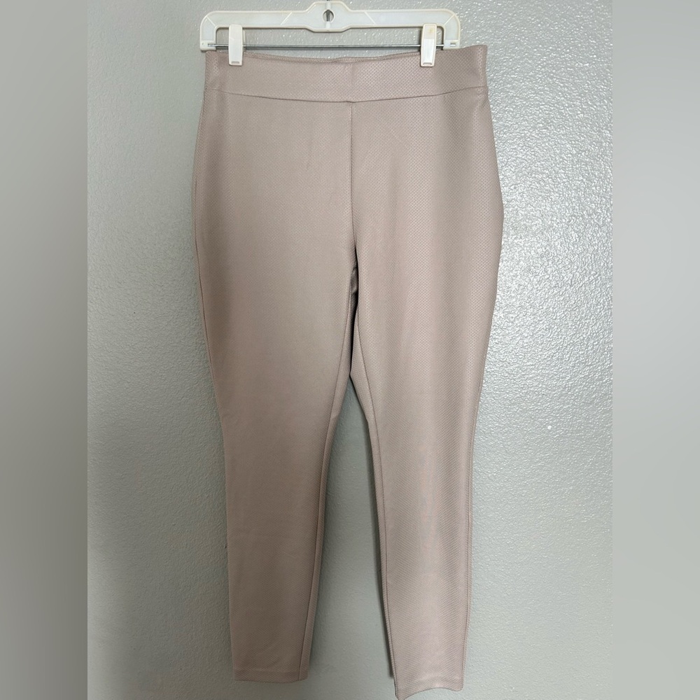NYC Women's Light Tan Cropped Pants